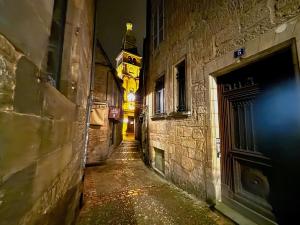 Appartements SPACIOUS FLAT WITH AC & 33M² TERRACE IN SARLAT : photos des chambres