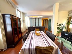 Appartements SPACIOUS FLAT WITH AC & 33M² TERRACE IN SARLAT : photos des chambres