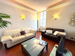 Appartements SPACIOUS FLAT WITH AC & 33M² TERRACE IN SARLAT : photos des chambres