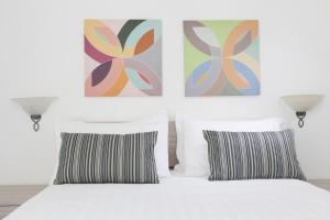 Tetto Bianco Bright Apartment with Private Terrace in Marina della Lobra by Feeling Italy