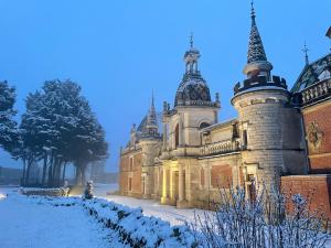 La "Suite" du Château de Chevigny-en-Valière comprenant deux chambres séparées, située à 12 minutes de la célèbre ville de Beaune