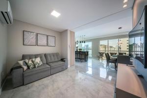 Com garagem e vista mar em Itapema SP8184