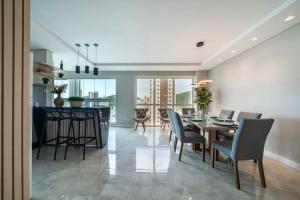 Com garagem e vista mar em Itapema SP8184