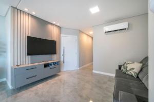 Com garagem e vista mar em Itapema SP8184