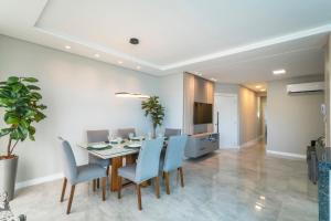 Com garagem e vista mar em Itapema SP8184