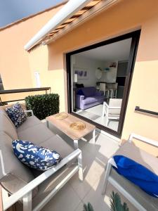 Vue 180 degrés mer-colline, plages 100m, Piscine, Box , Domaine Coudoulière Six Four les Plages