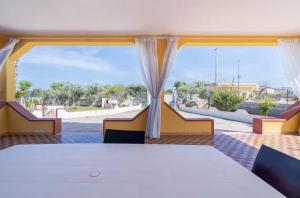 Charming House in Fontane Bianche with Private Garden