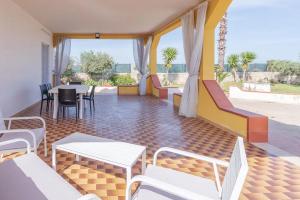 Charming House in Fontane Bianche with Private Garden