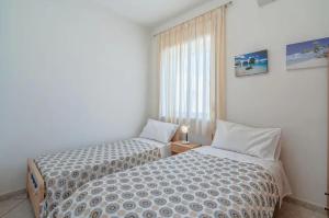 Charming House in Fontane Bianche with Private Garden