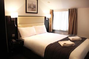 Double Room room in Hotel Edward Paddington