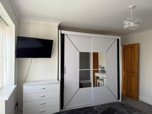 Rhuddlan 5-Bed House Sleeps 7 Pet-Friendly