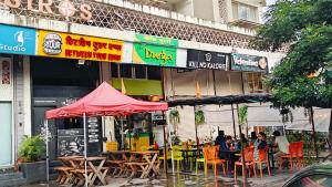 Bamboo Stays Vibrant 2bhk Apt Nr Jupiter Hsp