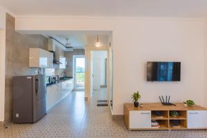 Vista Verde - Luxe 1BHK with Pool & Field Views