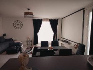 Appartements Duplex proche Disney avec ecran cinema : photos des chambres