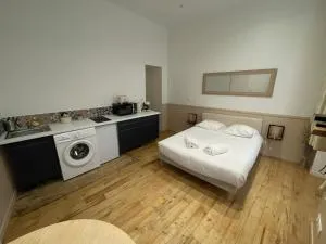 Studio Rénové centre Riom au calme - Ennezat