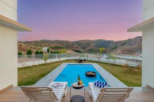 ELIVAAS Signature Elite Sereno - Luxe 4 BHK Villa With Pvt Pool & Garden