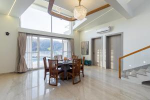 ELIVAAS Signature Elite Sereno - Luxe 4 BHK Villa With Pvt Pool & Garden