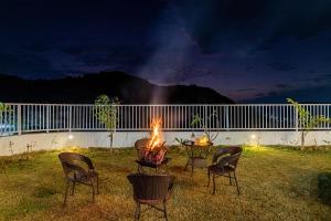 ELIVAAS Signature Elite Sereno - Luxe 4 BHK Villa With Pvt Pool & Garden