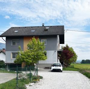 Lesnavesna designer Apartment with a garden