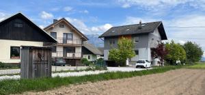 Lesnavesna designer Apartment with a garden