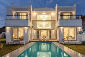 ELIVAAS Elite Sereno - Luxe 4 BHK Villa With Pvt Pool & Garden