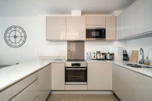 Private Room in Shared Flat with Stunning Views