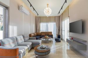 ELIVAAS Signature Elite Sereno - Luxe 4 BHK Villa With Pvt Pool & Garden