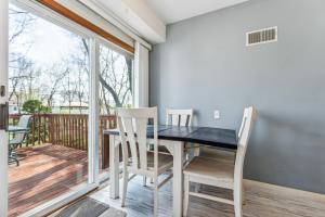 Spacious 3-Bed Loft Home, Private Deck & Fire Pit