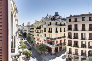 Superior Triple Room with Private Bathroom room in Hostal Patria Madrid
