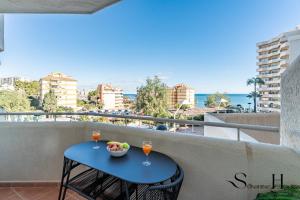 Seaview beachfront studio with aqua park & balcony