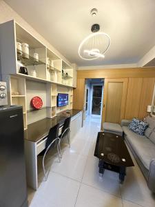 Kathys crib 38sqm with big balcony pool view at Shell Residence