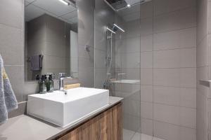 1BR Wanderlust Apartment by Blue Cloud Holidays