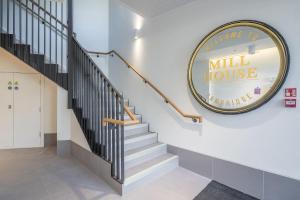 Superb Central Apt River Views & Parking