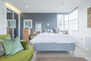 Superb Central Apt River Views & Parking