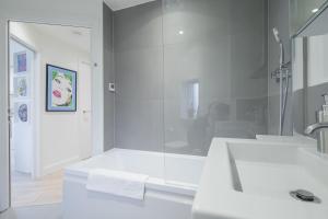 Superb Central Apt River Views & Parking