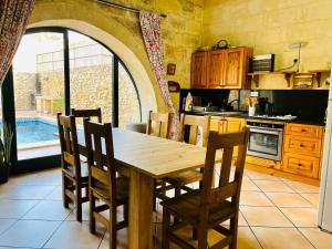 4 Bedroom Farmhouse with Private Pool in Xaghra Gozo