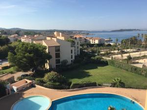 Vue 180 degrés mer-colline, plages 100m, Piscine, Box , Domaine Coudoulière Six Four les Plages