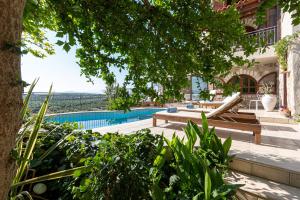 Elia Woodstone Houses