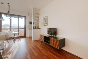 Modern Stay with Balcony near Niguarda Hospital