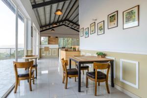 Pine Maderas by Embrace