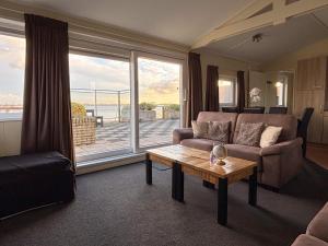 VISSERSLUST Rooms, Apartments and Houseboats