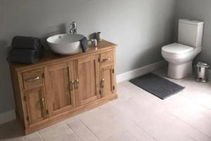 Pet-Friendly - 2 Bedrooms Bungalow hot tub parking