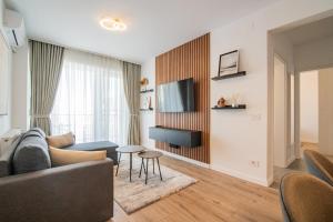 Denis Premium Suite - Private Parking - EV Station - Netflix - Self Check-in