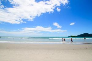 Apto com garagem a 200m da praia HC1357