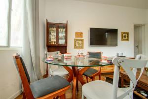 Apto com garagem a 200m da praia HC1357