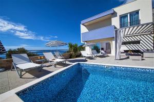 Villa Red with pool and sea view