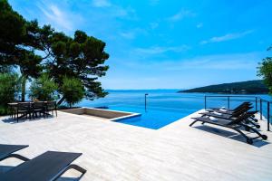 Seafront Villa Serenita