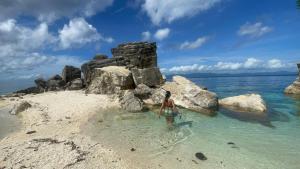 Maria Kulafu Kubo House 1 BIG BEDROOM with Wifi