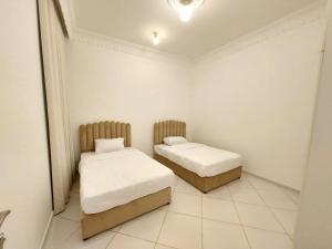 HARF22-101-02 2br apt in AD