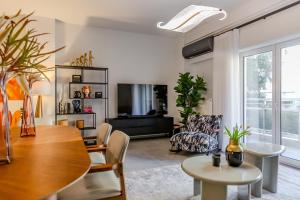 Elysian Condo, Koukaki